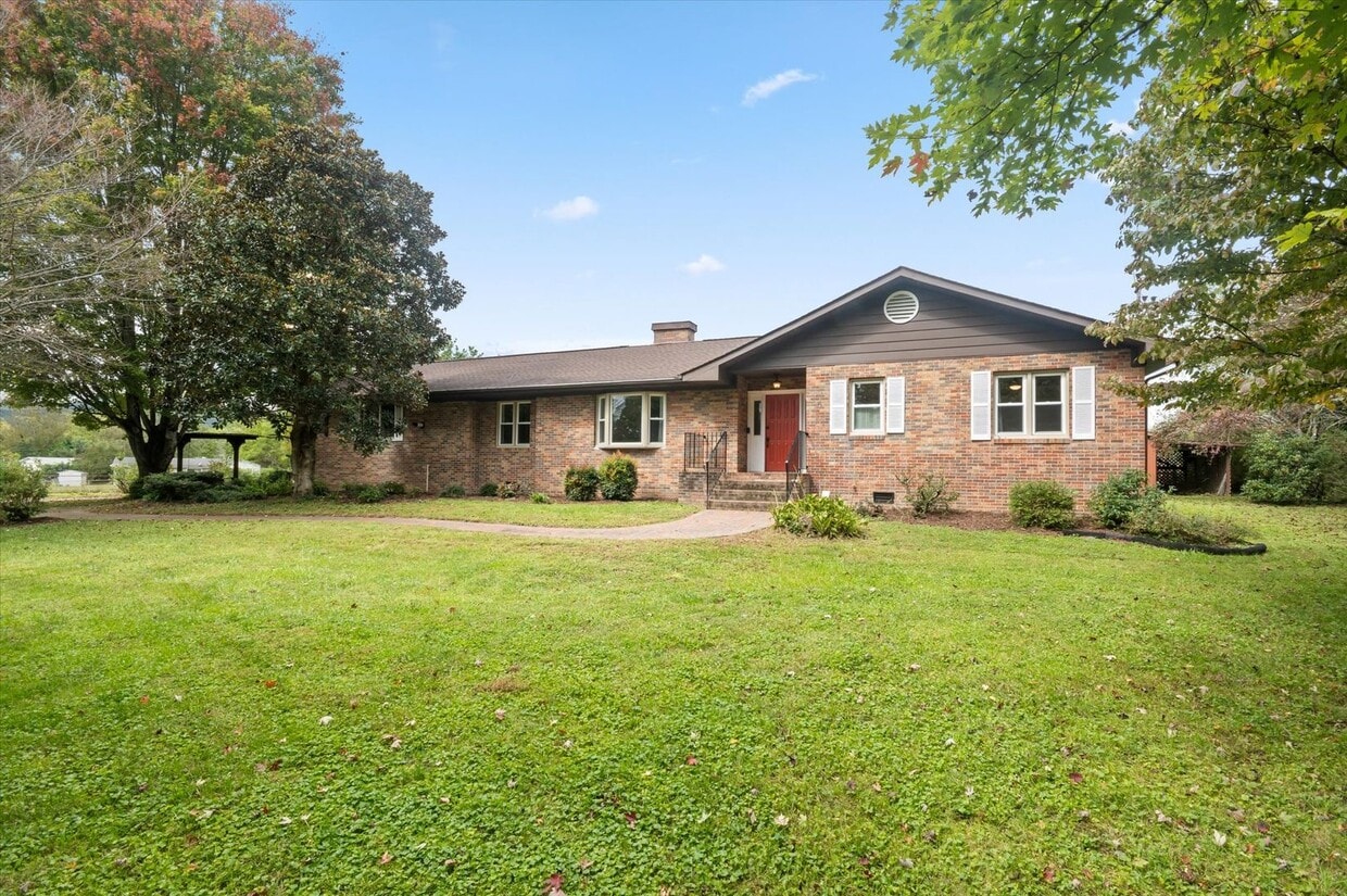 House and Workshop - House and Workshop