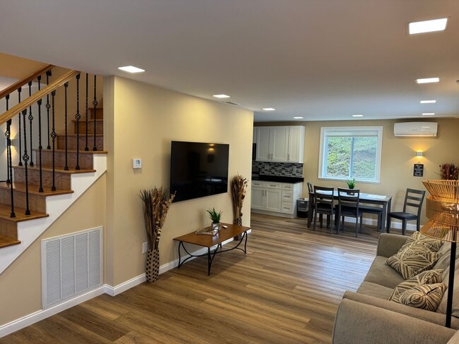 Building Photo - LUXURY!!!!!!