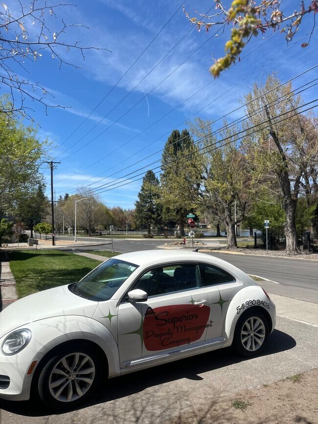 Foto del edificio - 245 NW Tumalo Ave