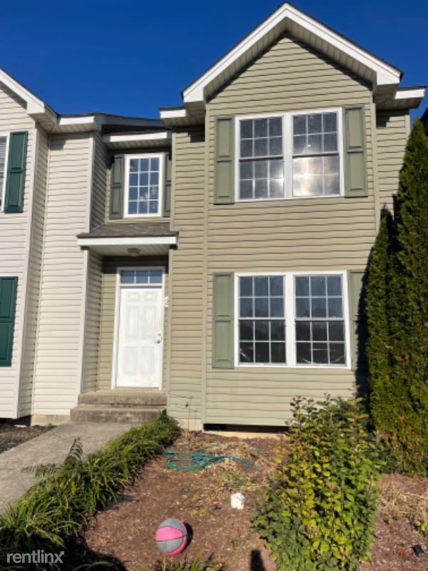 Primary Photo - 3 br, 2.5 bath Townhome - 214 swallow drive