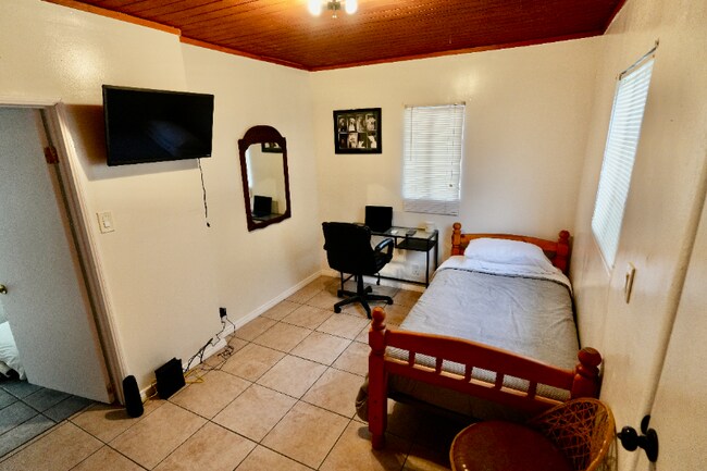 Foto del edificio - 1866 El Sereno Ave