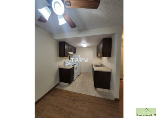 Building Photo - Very Nice One Bedroom Apartment