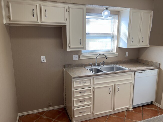 Foto del edificio - 302 E 17th St