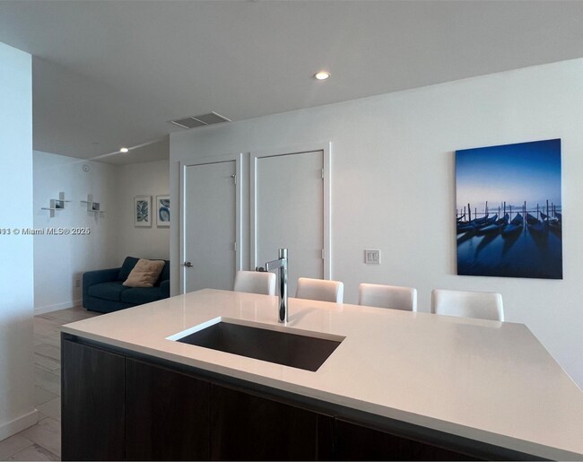 Foto del edificio - 480 NE 31st St