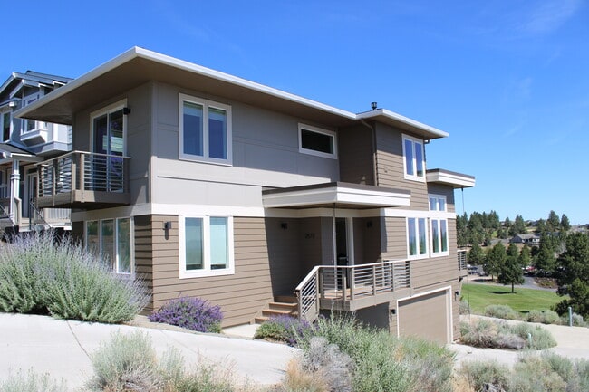 Building Photo - 2572 NW Awbrey Point Cir