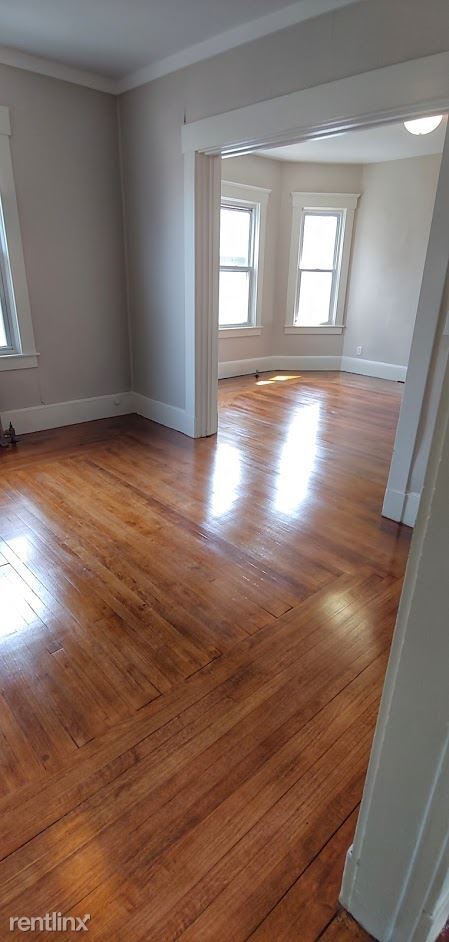 Building Photo - 3 br, 1 bath Apartment - 48 Richmond St #2