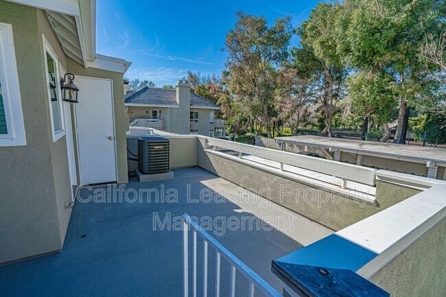 Foto del edificio - 26121 McBean Pkwy
