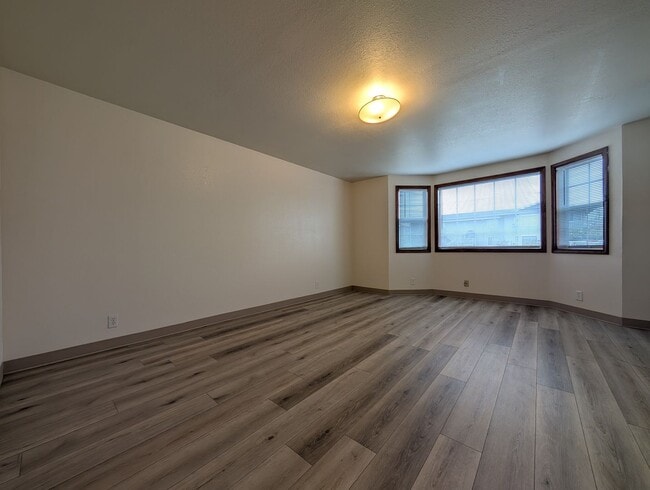 Foto del edificio - Great first floor 2bed/1 bath apartment in Springfield