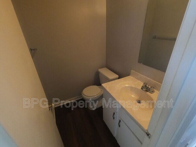 Foto del edificio - 605 Hamlet Ave