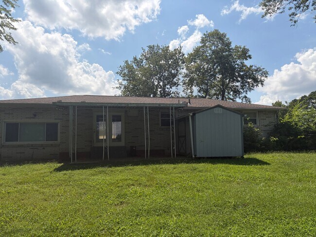 Building Photo - 109 Hutchinson Dr