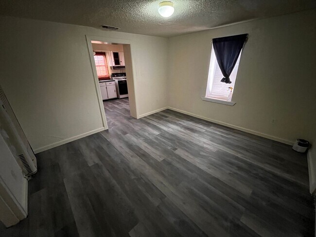 Building Photo - Move in ready!