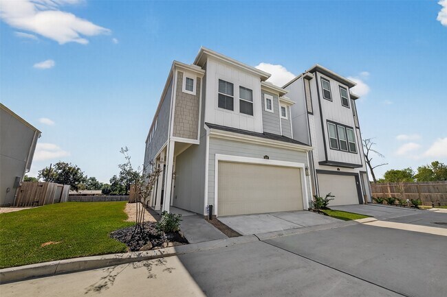Foto del edificio - 3223 Cedar Dawn Ln