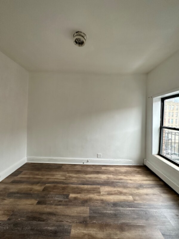 Building Photo - 27 Sherlock Pl