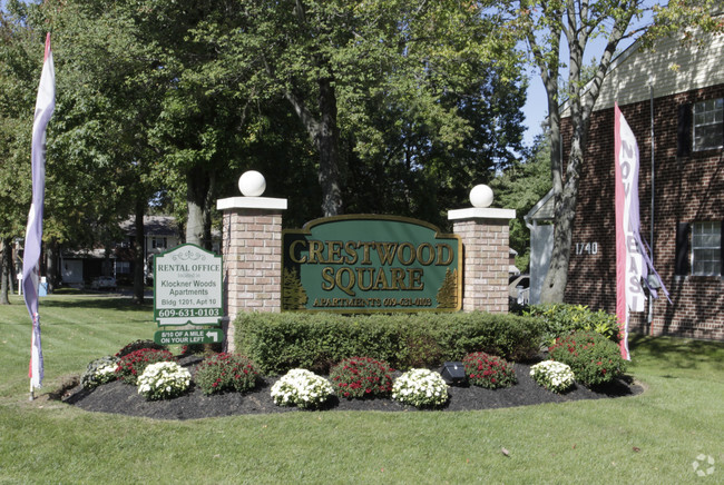 Foto del edificio - Crestwood Square Apartments