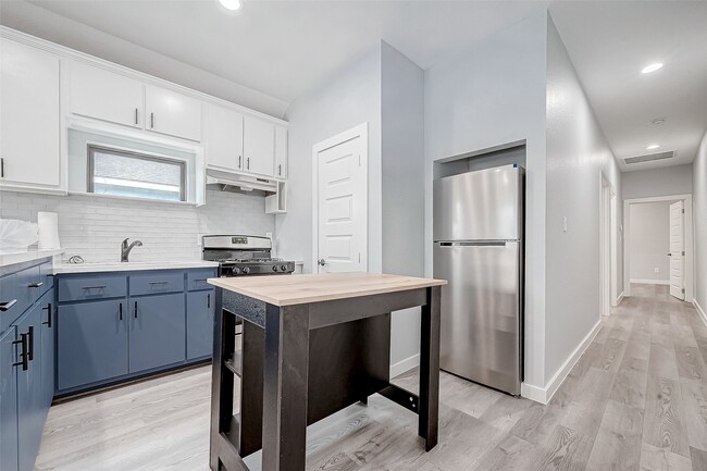 Building Photo - 6725 Avenue K