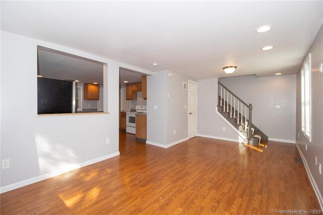 Building Photo - 690 Plainville Ave
