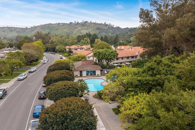 Building Photo - 610 Calle De Los Amigos