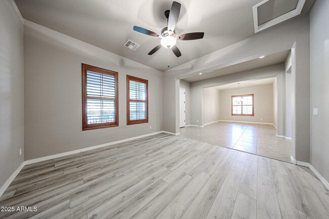 Foto del edificio - 4318 N 180th Dr