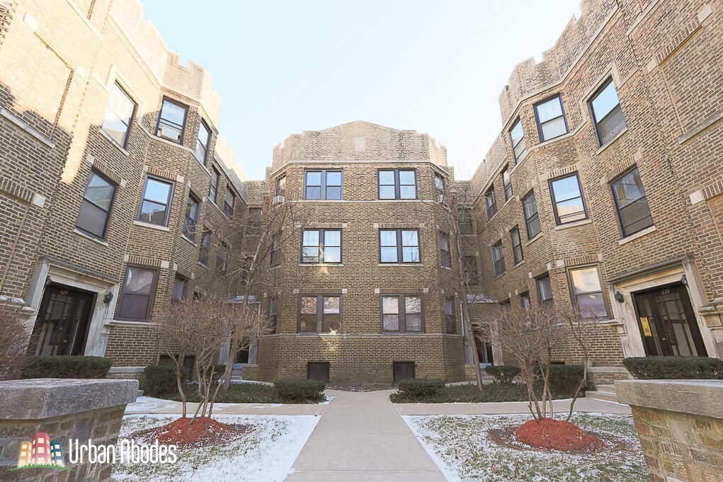 Primary Photo - 639 W Cornelia Ave