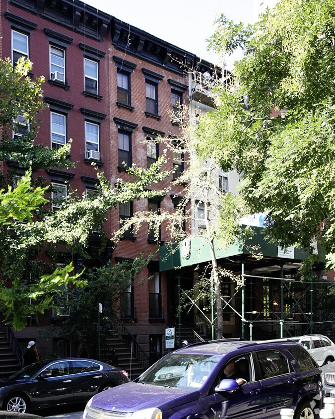 Foto principal - 222 E 18th St