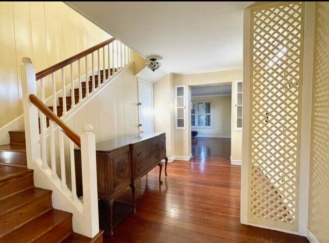 Building Photo - 728 Hunter Dr