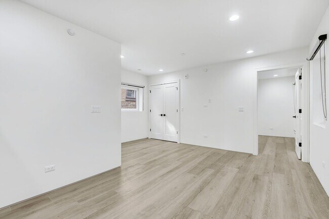 Foto del edificio - 1025 N Harlem Ave