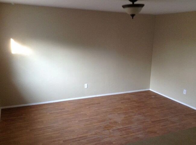 Foto del edificio - Beautiful 3 bed 1.5 bath, plus Bonus Room!