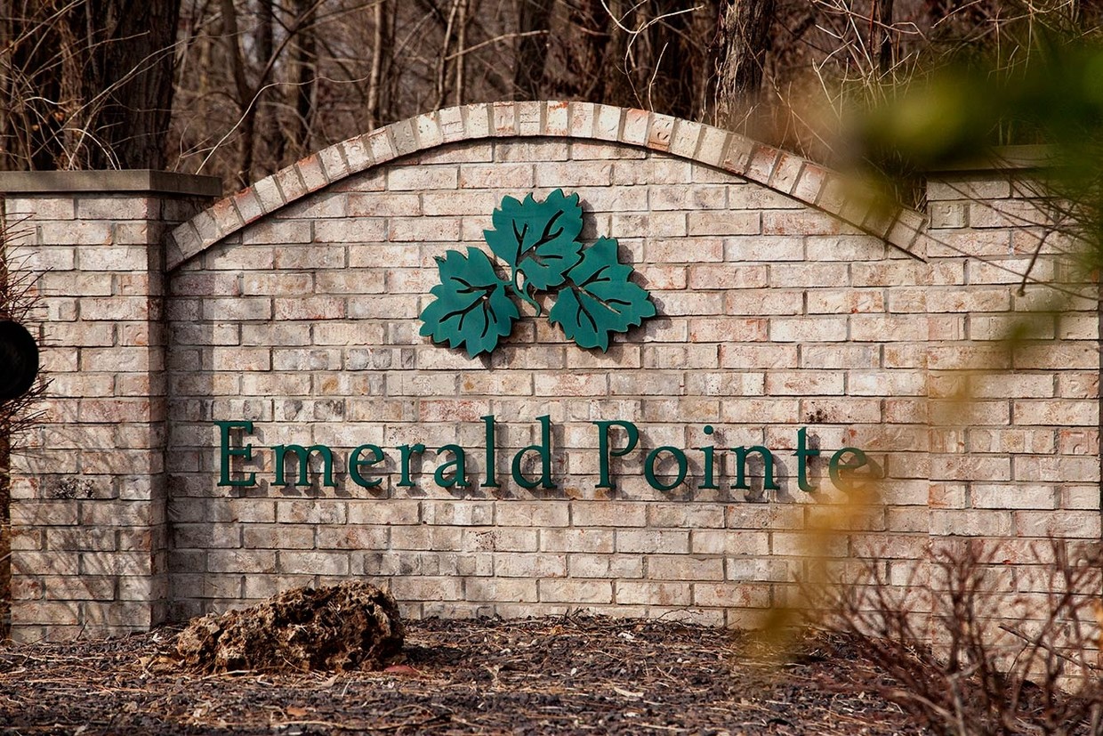 Primary Photo - Emerald Pointe