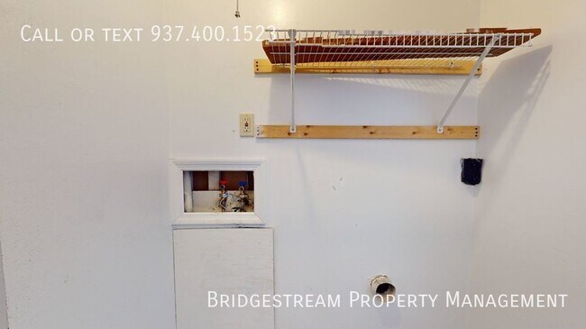 Building Photo - Updated 3 bedroom, 1.5 bath home with 1 ca...