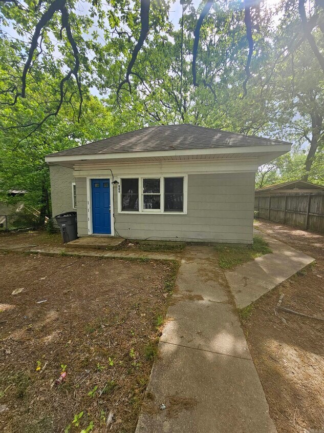 Primary Photo - 213 Pinewood St