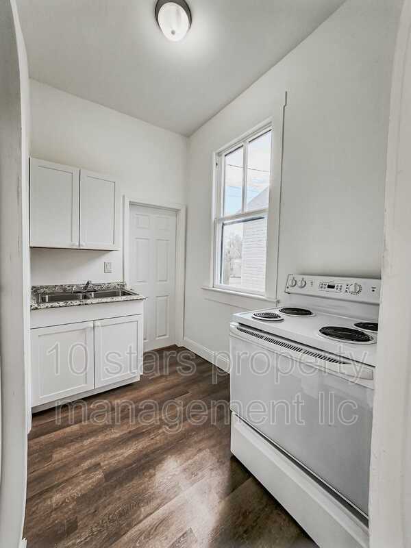 Building Photo - 2212 32nd Ave E
