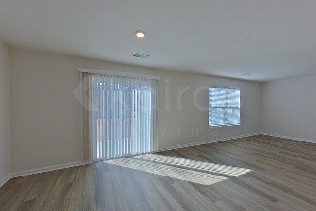 Building Photo - 124 Inez Ave