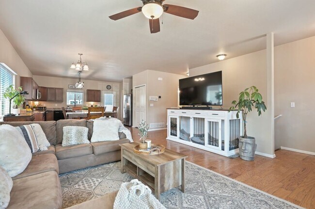 Building Photo - Evolve Real Estate: Ranch Style 3 Bedroom ...