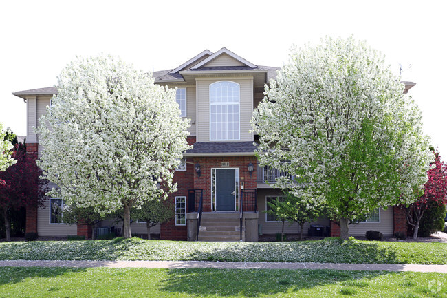 Building - Eagles Crest Apartments