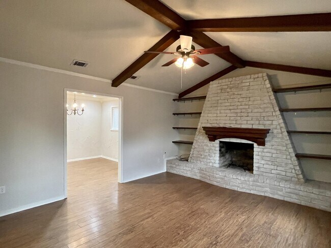 Building Photo - 1814 Medina Dr