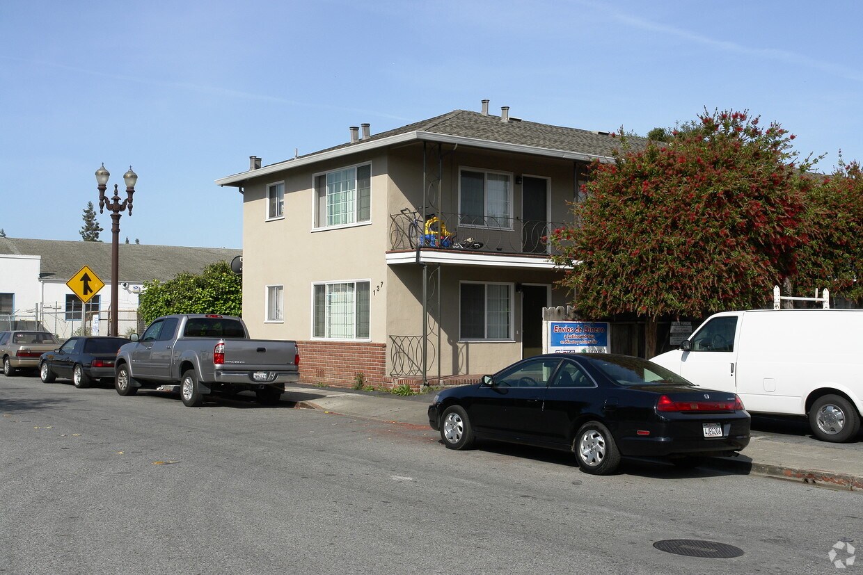 Primary Photo - 137 5th Ave