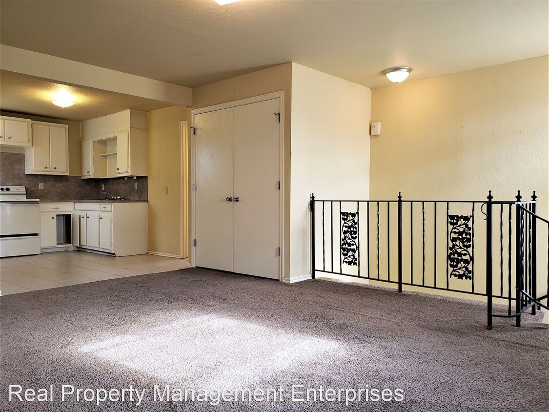 Primary Photo - 2 br, 1 bath House - 422 1/2 UP S 4th St