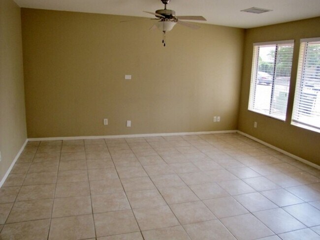 Foto del edificio - 4BR/2BA/1CG, 1374 sq.ft., w/central A/C in Sierra Vista, AZ