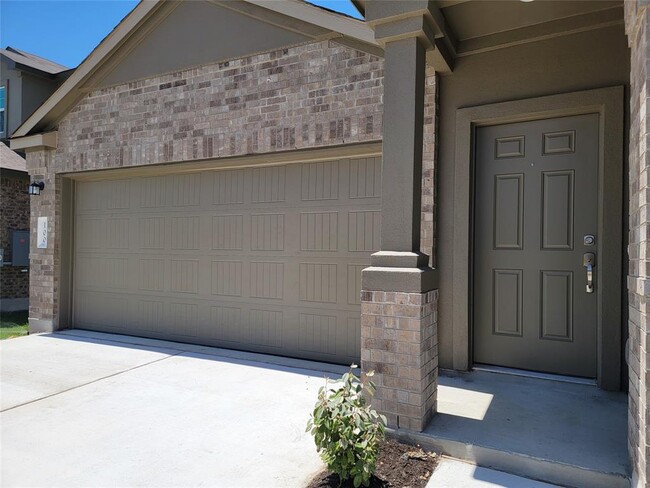 Building Photo - 100 Montego St