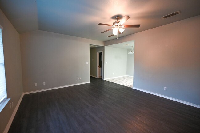 Foto del edificio - 606 N Sewell Dr