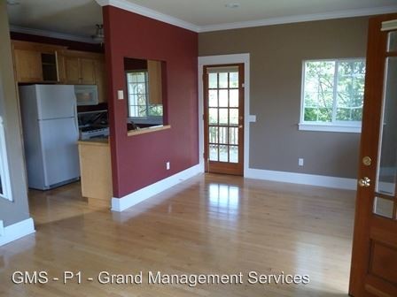 Building Photo - 2 br, 2 bath Apartment - 2728 Sherman Avenue
