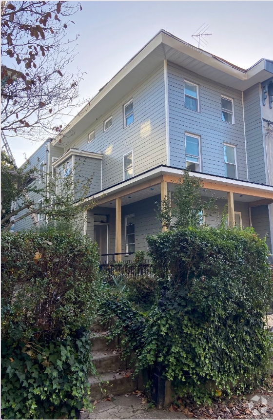 Apartments near Penrose Park Shopping Center in Philadelphia, PA Page