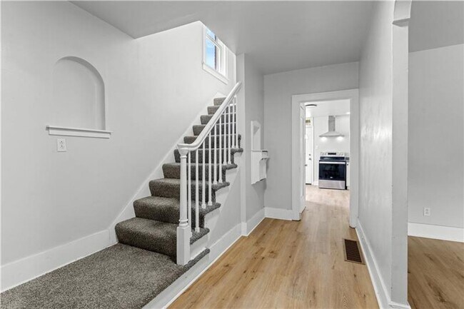Foto del edificio - Spacious 4 Bedroom, 1 Bath Home in Crafton...