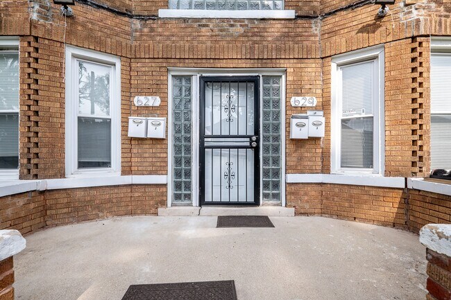 Building Photo - 627 Hague St