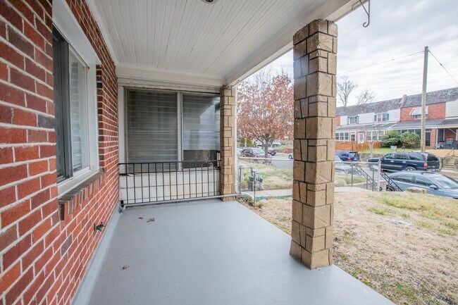 Foto del edificio - Lovely 2 BR/1 BA Townhome in River Terrace!
