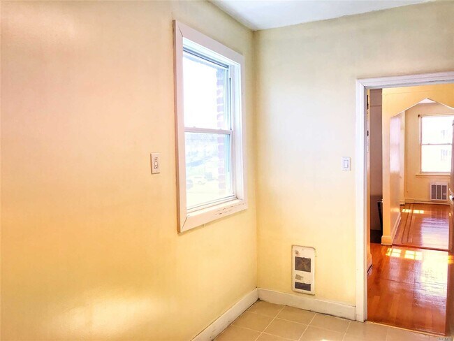 Foto del edificio - 60-61-61 Woodhaven Blvd