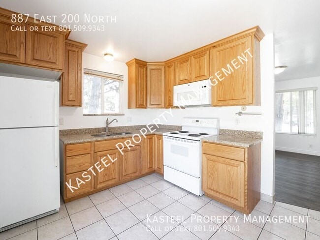 Building Photo - 887 E 200 N