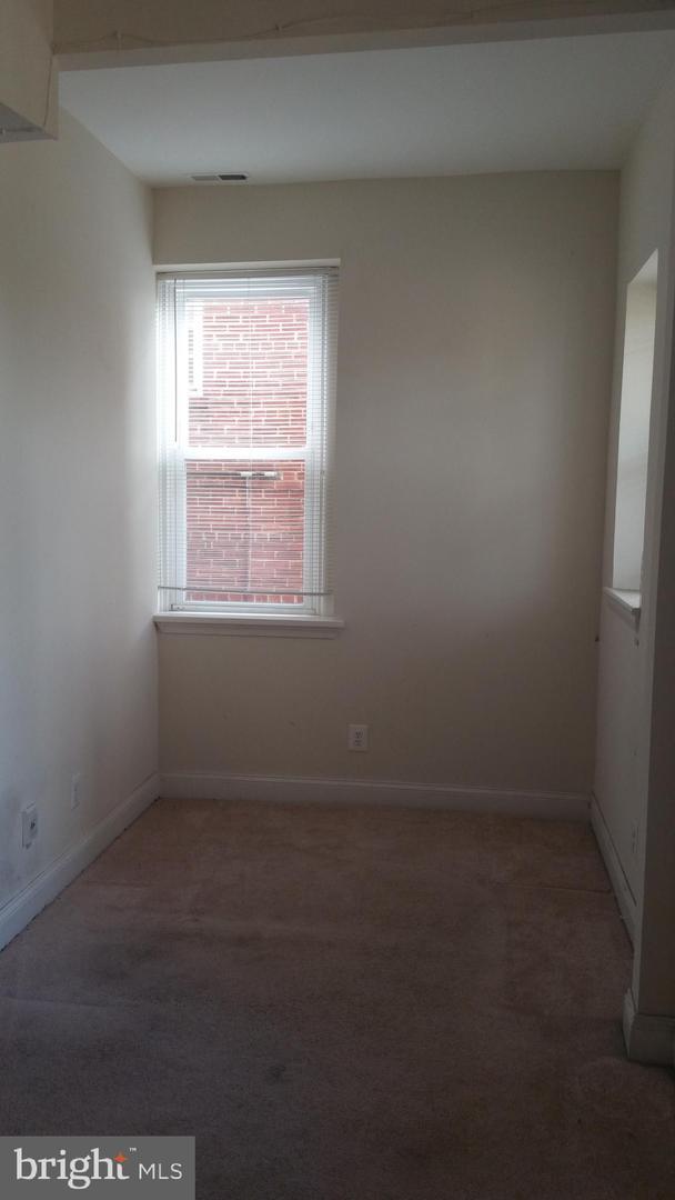 Building Photo - 320 D St NE