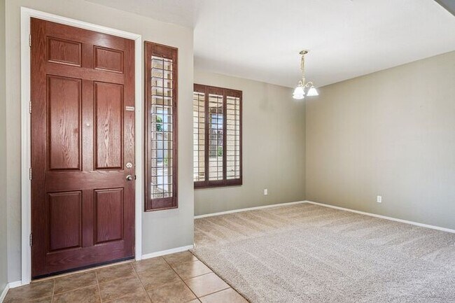 Foto del edificio - Beautiful 4 bedroom three bath home!