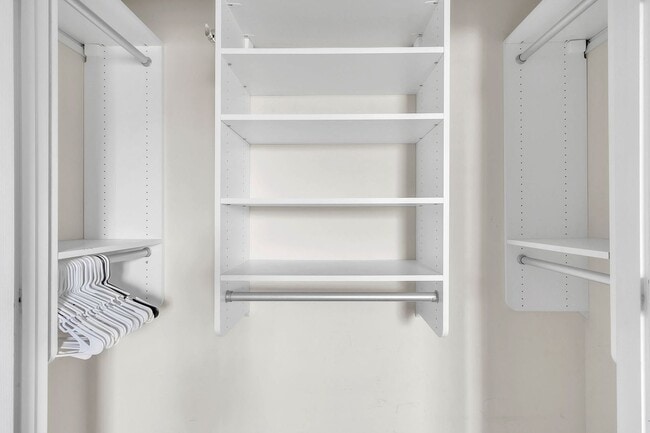 Building Photo - Follow the Yellow brick Road to 4906